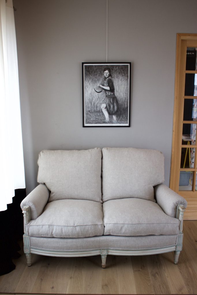 Canapé de style Louis XVI à coussin 2 places